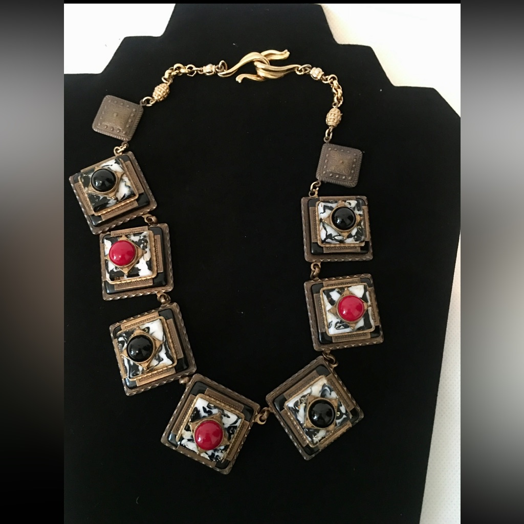 Patrice Red, White, And Black Elegant Square Pendant Necklace
